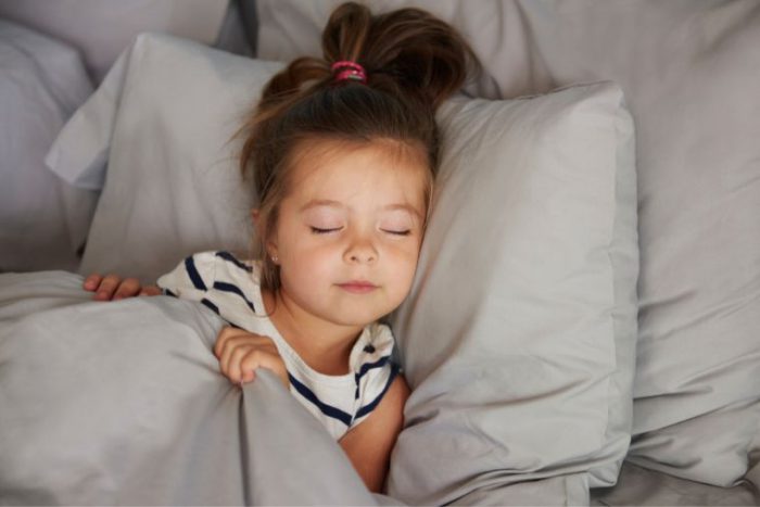 Cómo afecta dormir al peso de los niños