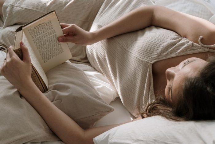 beneficios de leer antes de dormir