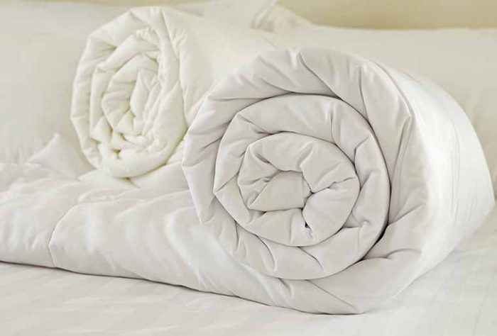 como doblar un edredón