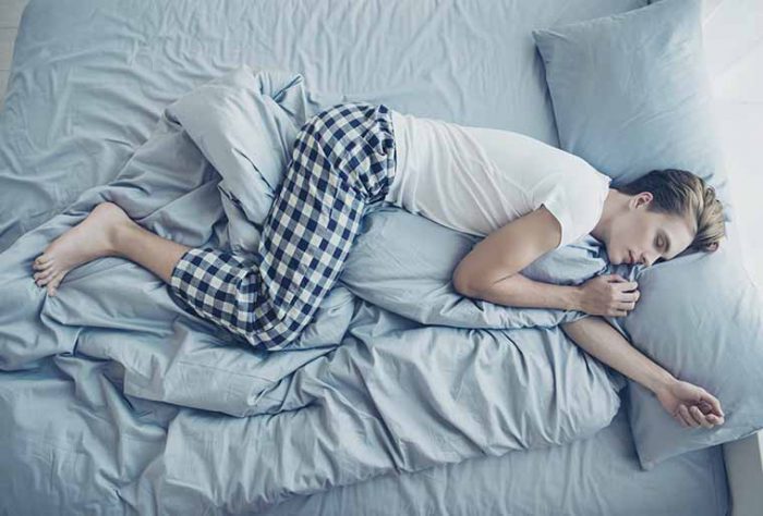 dormir en posición fetal